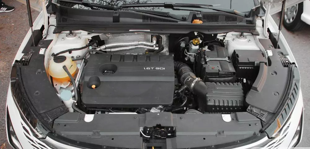 زیر کاپوت و موتور اف ایکس