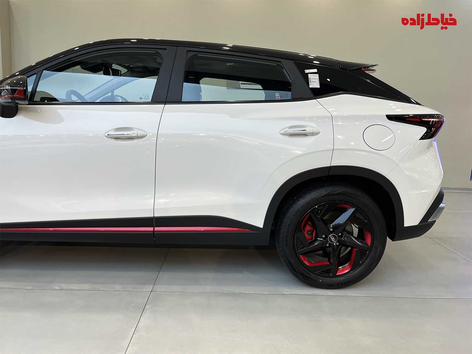 نمای جانبی فونیکس اف ایکس