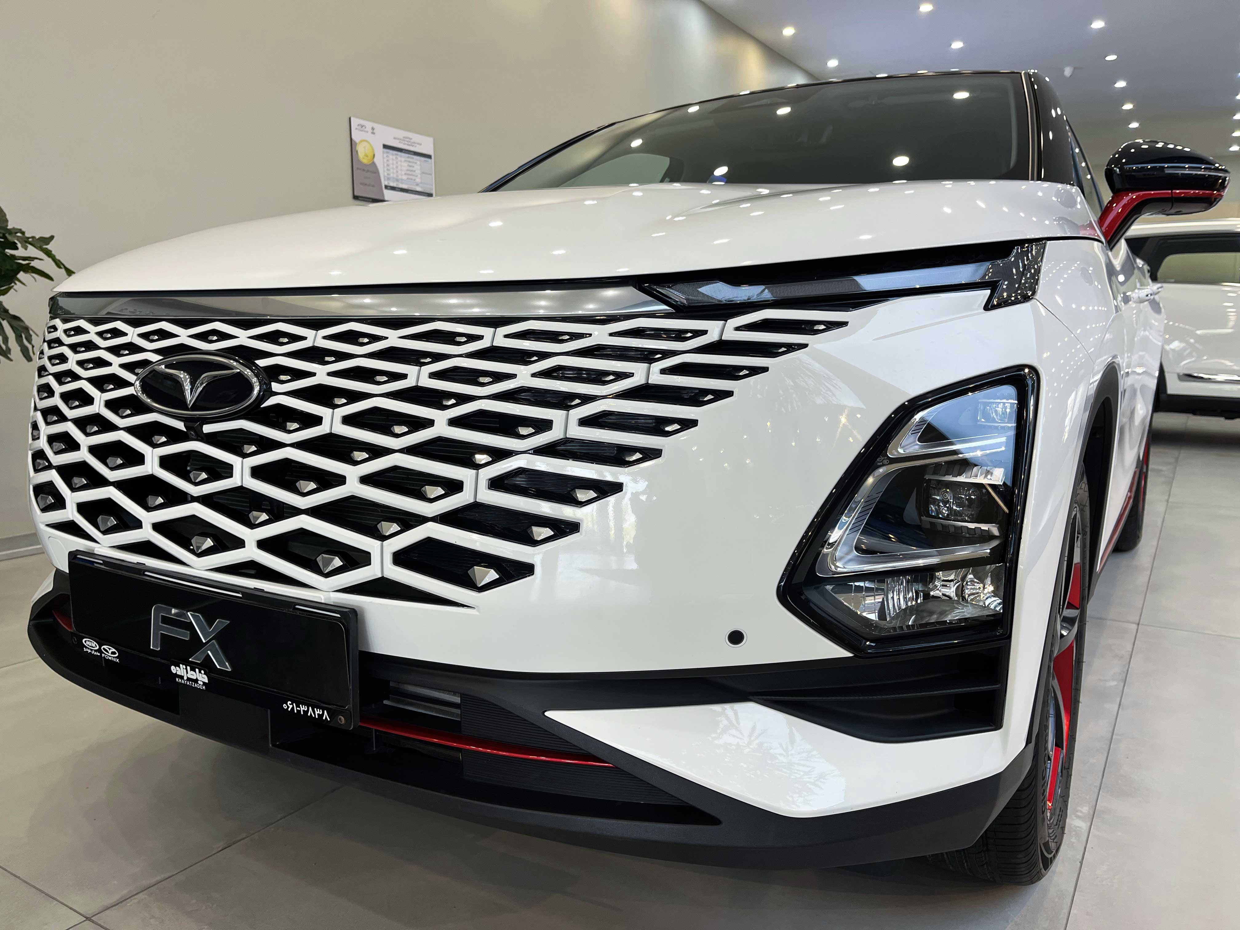 نمای بیرونی از پایین فونیکس اف ایکس