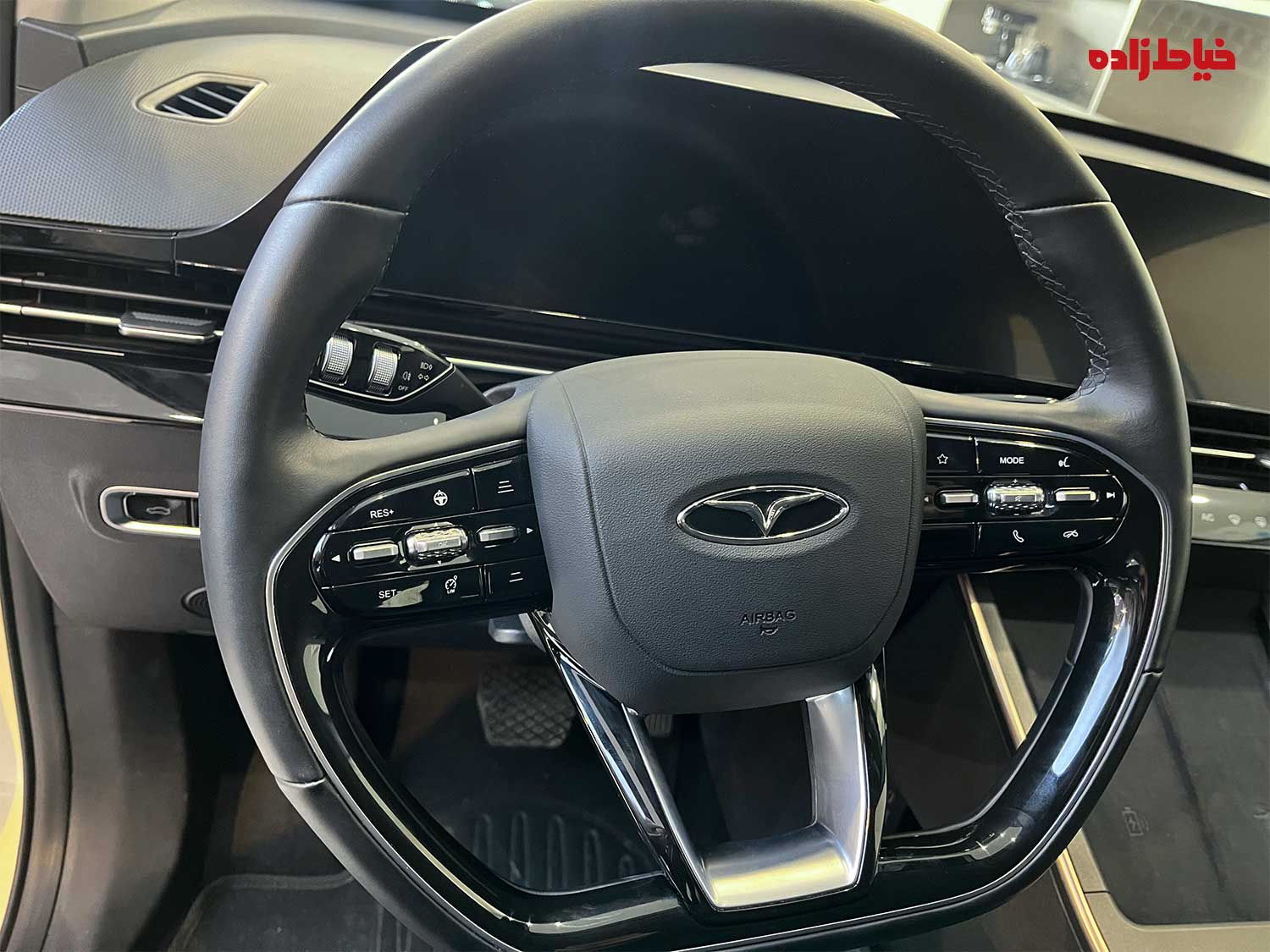 فرمان فونیکس اف ایکس از نمای دیگر