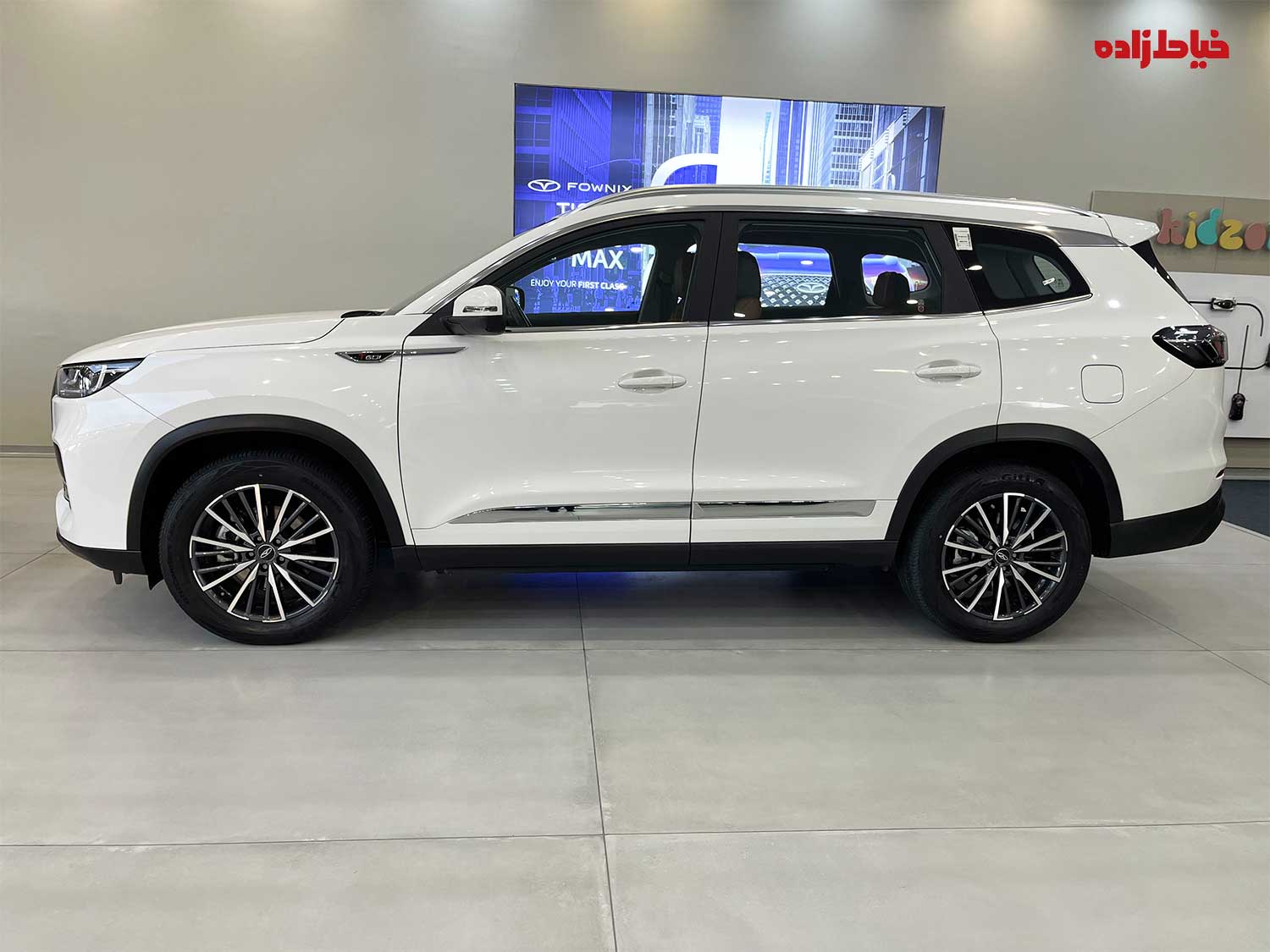 تیگو 8 پرومکس ie از نمای کناری