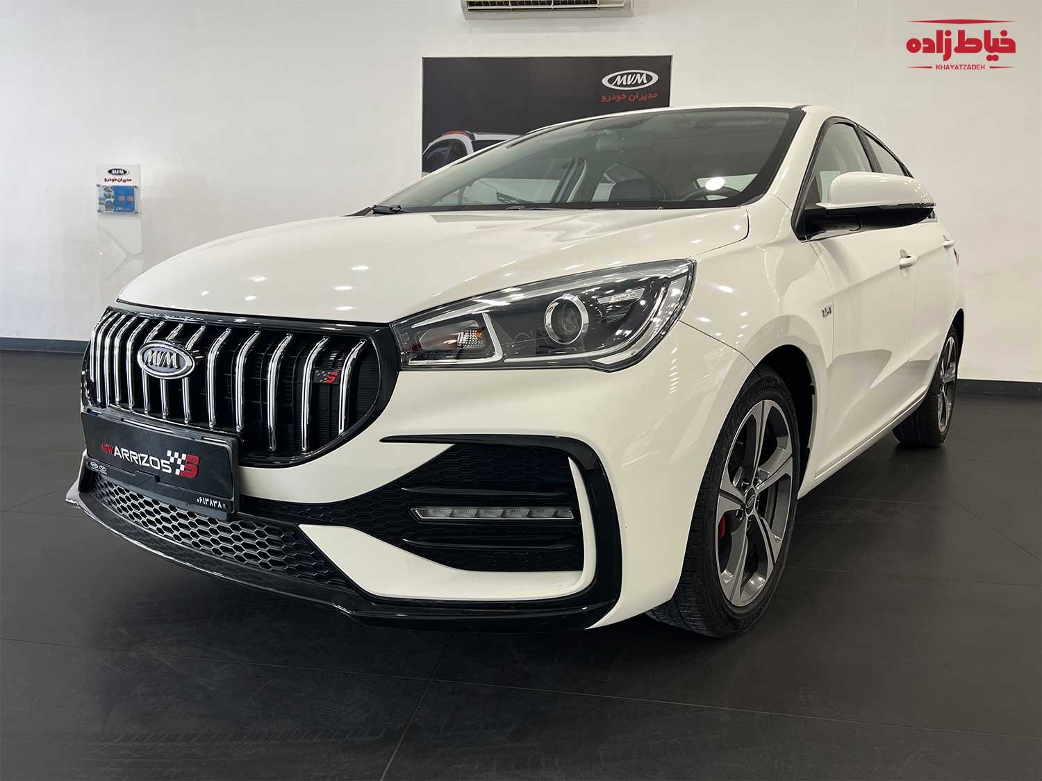 نمای آریزو 5 اف ال از روبرو بغل