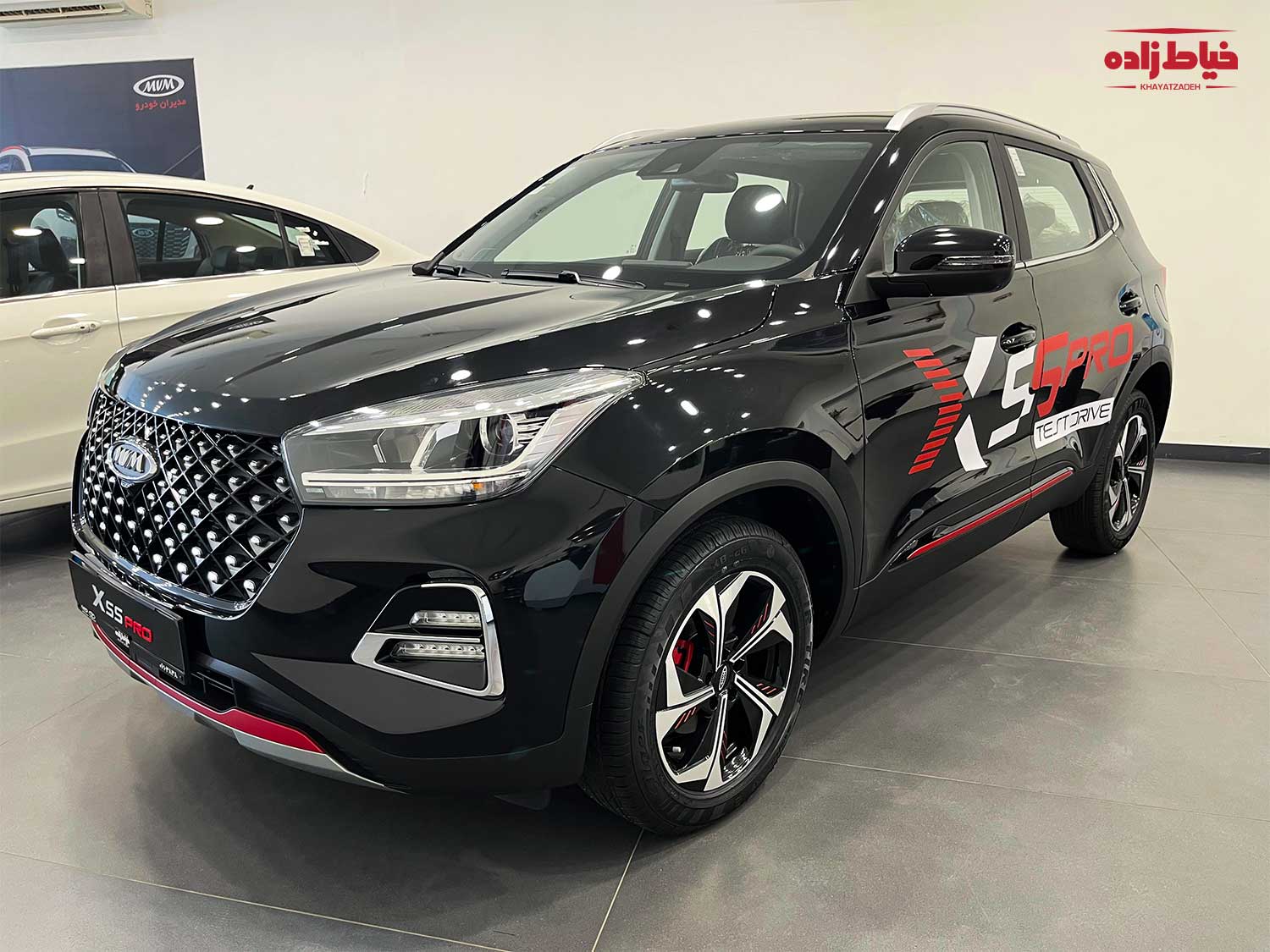 ایکس 55 پرو از نمای راست روبرو