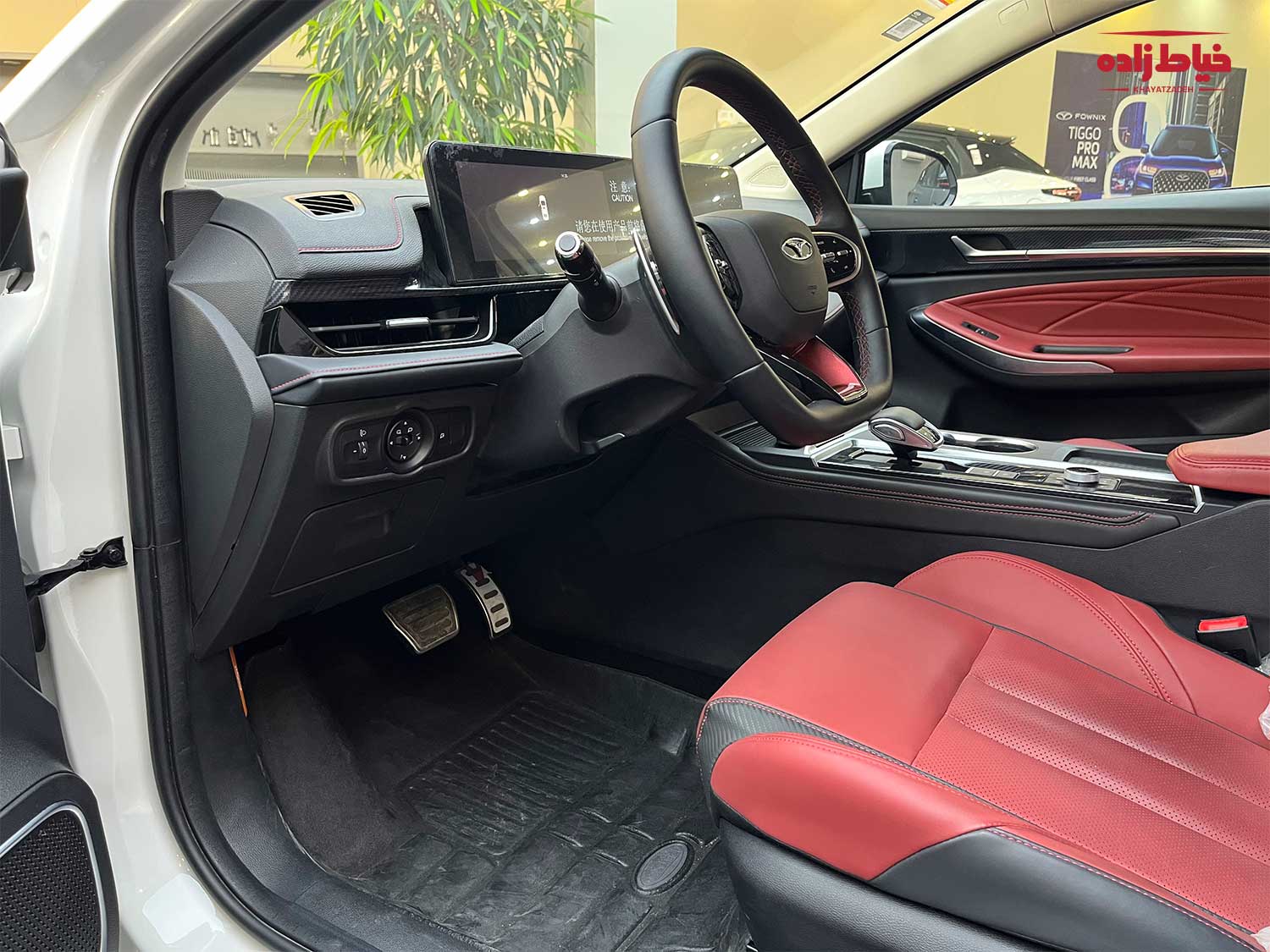 داخل آریزو 6 gt با فرمان